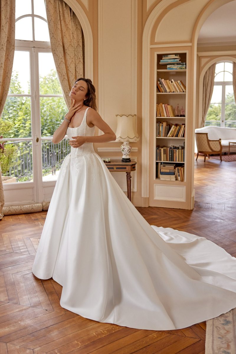 wedding dress with sheer Lace Waist Sheer and High Slit Sweetheart Mermaid Wedding Dress